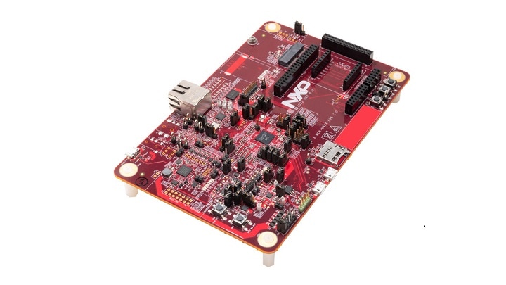 NXP MCX EVKの斜め方向からの写真 – サムネイル