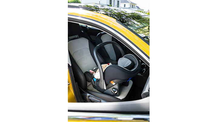 UWB：チャイルドシートとエアバッグの制御 - サムネイル